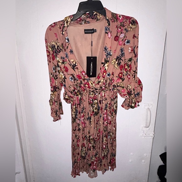 Dresses & Skirts - Pretty little thing floral dress